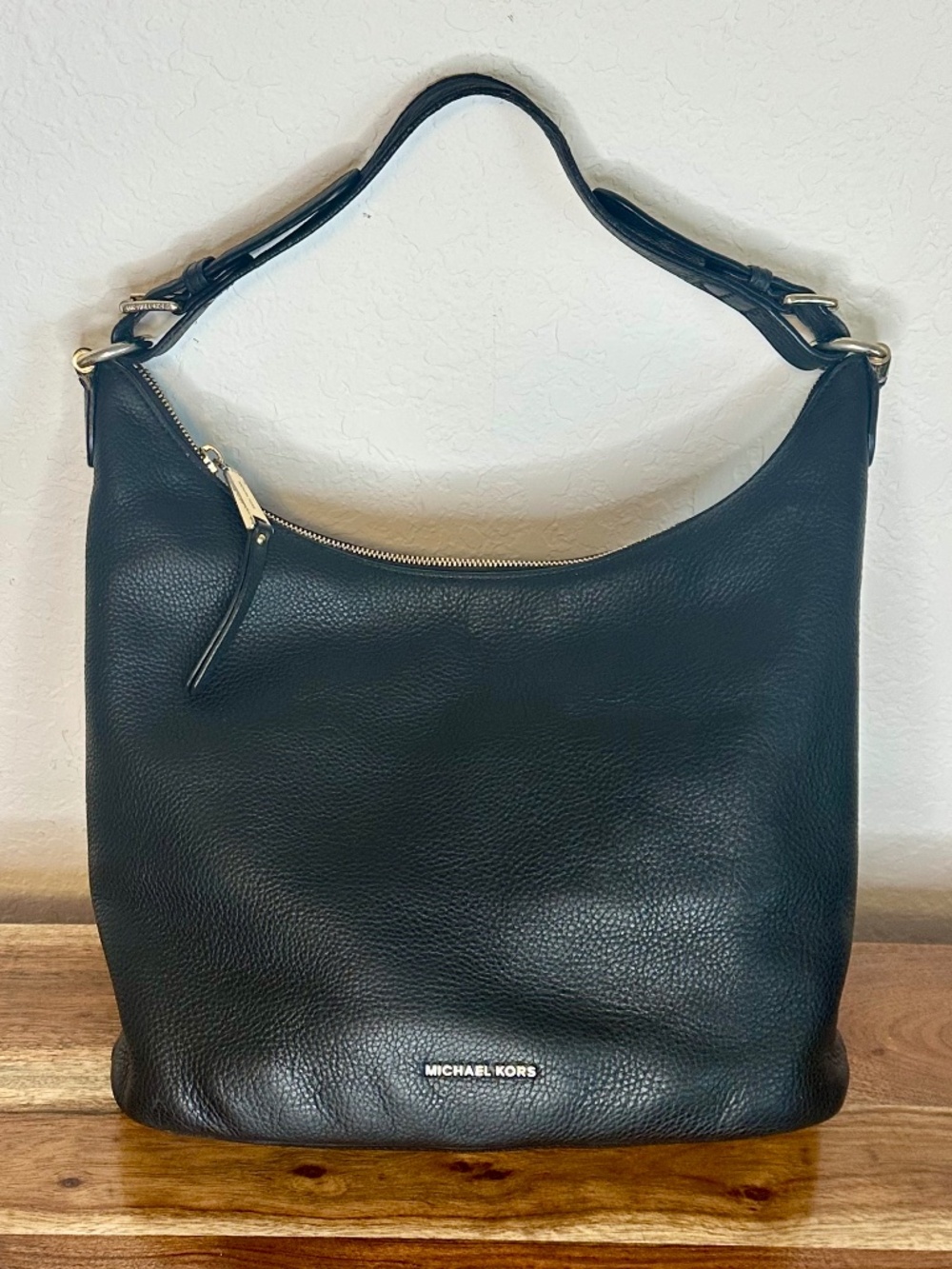 Michael Kors Large Leather Hobo Bag - Picture 2 of 16